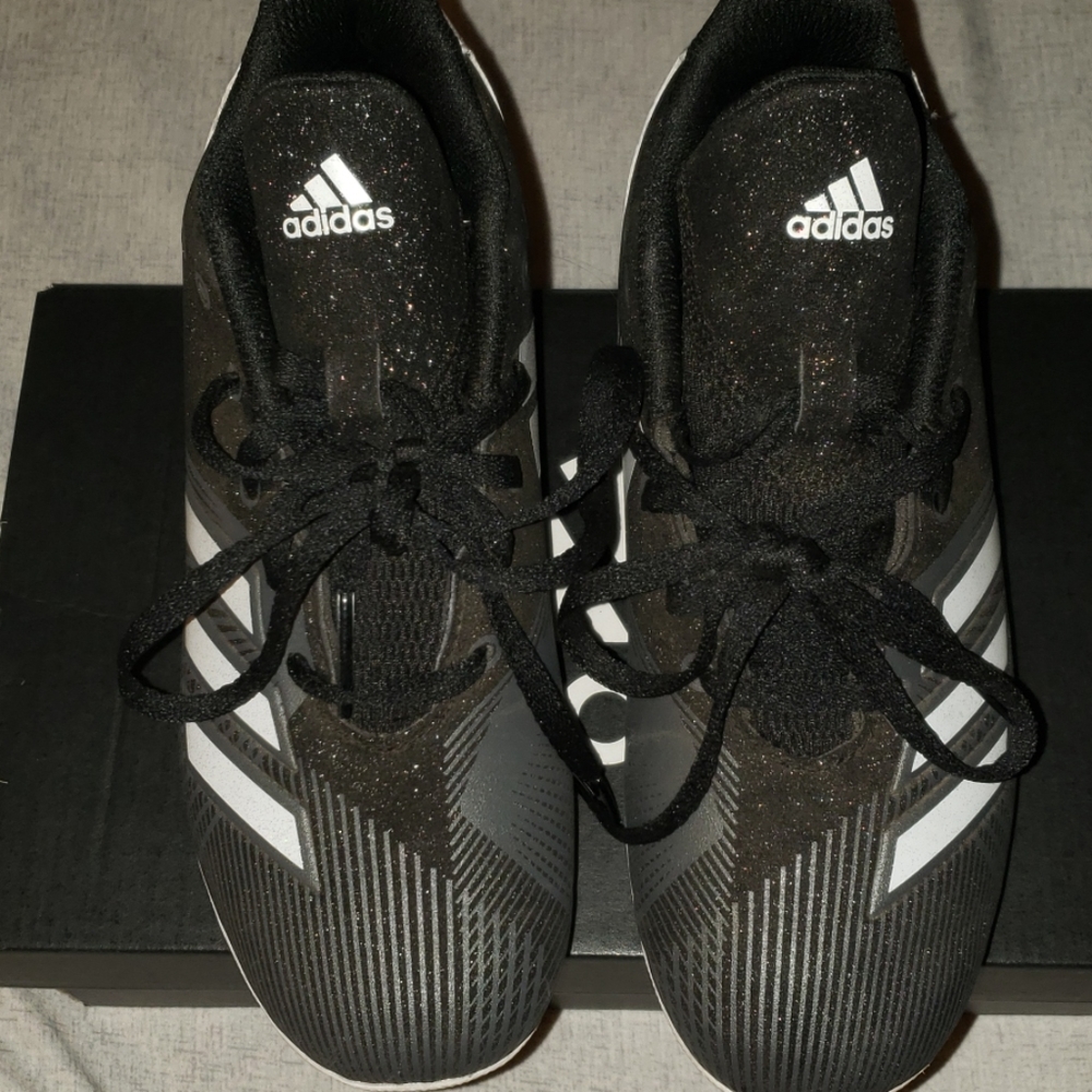 Youth football cleats